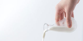 Niebezpieczne bulgotanie w żołądku po kawie z mlekiem - czy to nietolerancja laktozy?