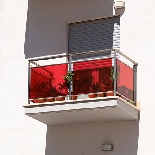 Pleksi na balkon – 5 argumentów za osłoną z plexi na balkon